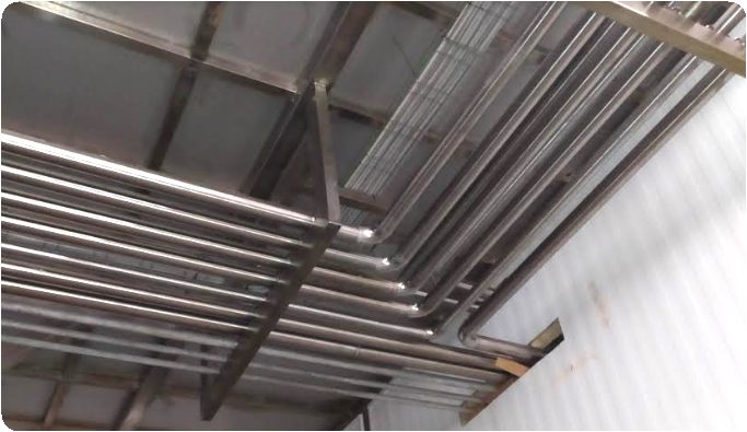 Simple-syrup pipe run with valves and supported connections