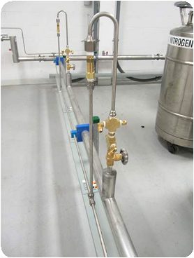 Cryogenic vacuum-insulated pipeline showing its jacketed connection